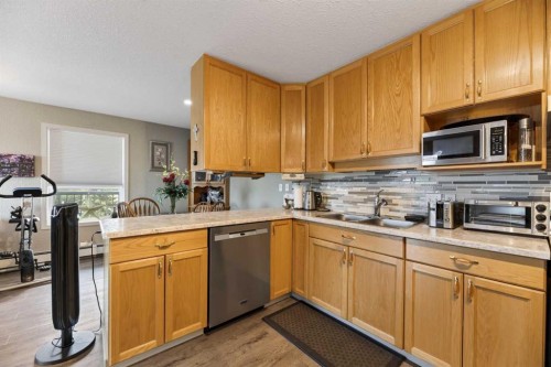 404-4514 54 Avenue, Olds, AB - Indoor Photo Showing Kitchen