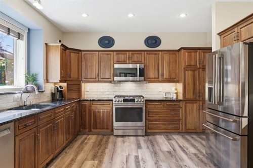 31 Chapala Close Se, Calgary, AB - Indoor Photo Showing Kitchen