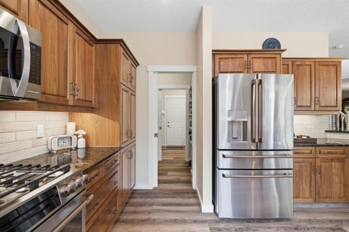 31 Chapala Close Se, Calgary, AB - Indoor Photo Showing Kitchen