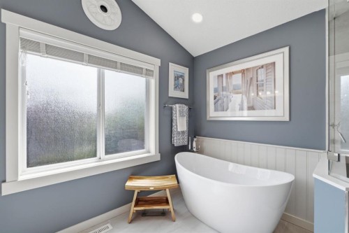 31 Chapala Close Se, Calgary, AB - Indoor Photo Showing Bathroom