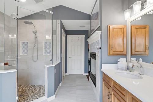 31 Chapala Close Se, Calgary, AB - Indoor Photo Showing Bathroom