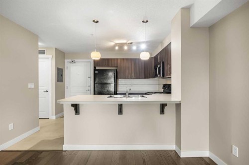 212-2300 Evanston Square Nw, Calgary, AB - Indoor Photo Showing Kitchen