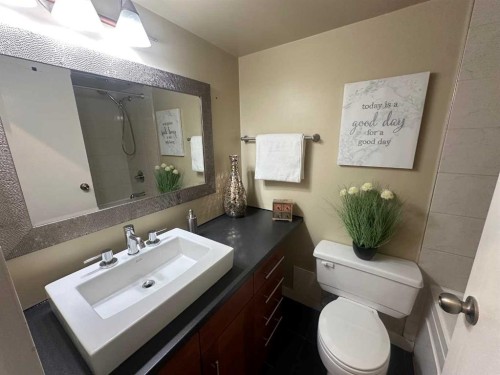 511-340 14 Avenue Sw, Calgary, AB - Indoor Photo Showing Bathroom