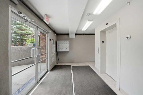 3430 49 Avenue, Red Deer, AB - Indoor Photo Showing Other Room