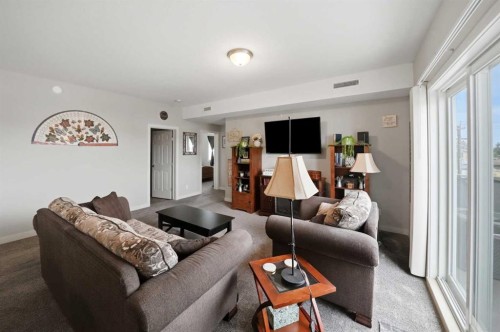3430 49 Avenue, Red Deer, AB - Indoor Photo Showing Living Room