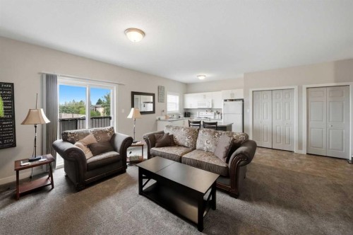 3430 49 Avenue, Red Deer, AB - Indoor Photo Showing Living Room