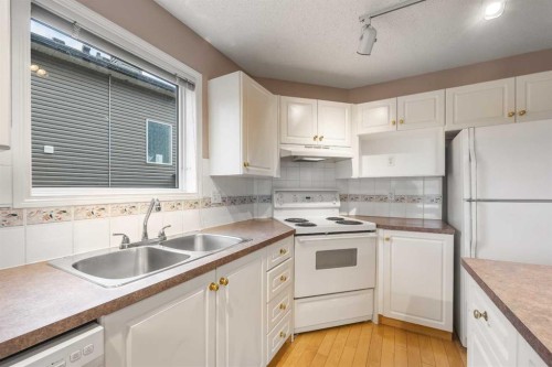 256 Harvest Glen Place Ne, Calgary, AB - Indoor Photo Showing Kitchen With Double Sink