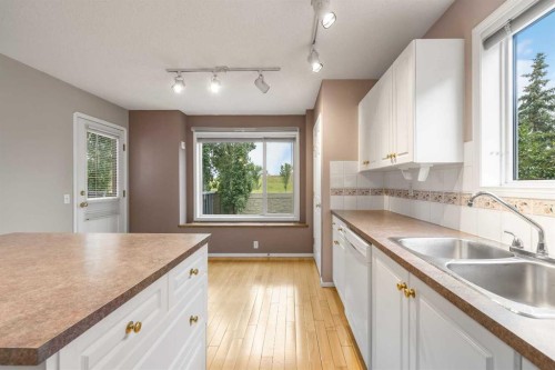 256 Harvest Glen Place Ne, Calgary, AB - Indoor Photo Showing Kitchen With Double Sink