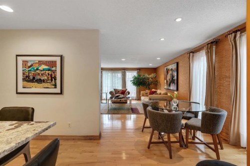 420 Strathcona Drive Sw, Calgary, AB - Indoor Photo Showing Dining Room