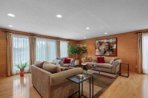 420 Strathcona Drive Sw, Calgary, AB - Indoor Photo Showing Living Room