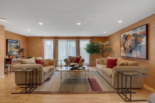 420 Strathcona Drive Sw, Calgary, AB - Indoor Photo Showing Living Room