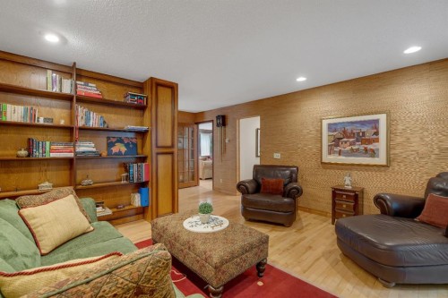 420 Strathcona Drive Sw, Calgary, AB - Indoor Photo Showing Living Room
