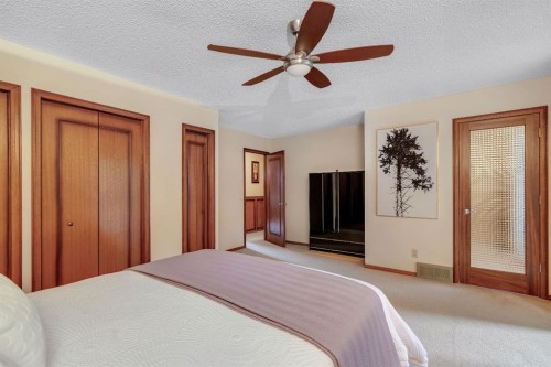 420 Strathcona Drive Sw, Calgary, AB - Indoor Photo Showing Bedroom