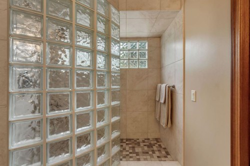 420 Strathcona Drive Sw, Calgary, AB - Indoor Photo Showing Other Room