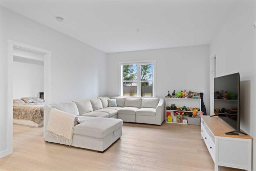 1112-81 Arbour Lake View Nw, Calgary, AB - Indoor Photo Showing Living Room