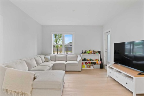 1112-81 Arbour Lake View Nw, Calgary, AB - Indoor Photo Showing Living Room