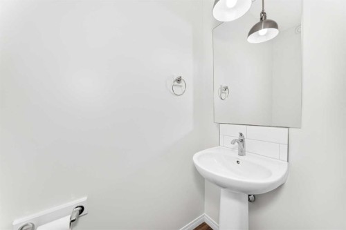 190 Sage Bluff Rise Nw, Calgary, AB - Indoor Photo Showing Bathroom