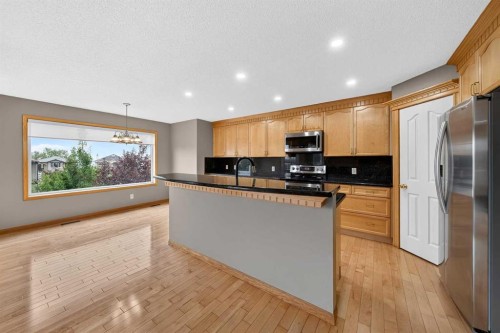 78 Hampstead View Nw, Calgary, AB - Indoor Photo Showing Kitchen