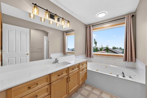 78 Hampstead View Nw, Calgary, AB - Indoor Photo Showing Bathroom