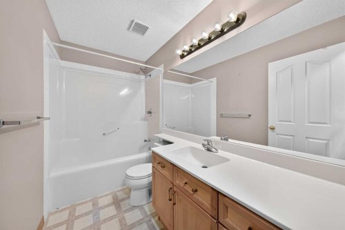 78 Hampstead View Nw, Calgary, AB - Indoor Photo Showing Bathroom