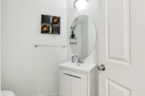 126 Somerglen Way Sw, Calgary, AB - Indoor Photo Showing Bathroom