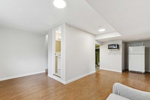 126 Somerglen Way Sw, Calgary, AB - Indoor