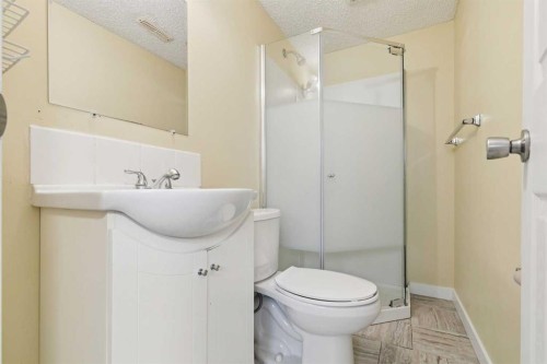 126 Somerglen Way Sw, Calgary, AB - Indoor Photo Showing Bathroom