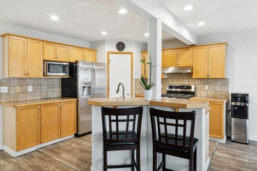 126 Somerglen Way Sw, Calgary, AB - Indoor Photo Showing Kitchen