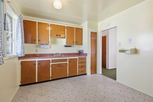 120 Glenpatrick Drive Sw, Calgary, AB - Indoor Photo Showing Kitchen With Double Sink
