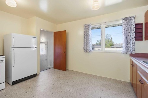 120 Glenpatrick Drive Sw, Calgary, AB - Indoor