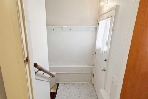 120 Glenpatrick Drive Sw, Calgary, AB - Indoor Photo Showing Other Room