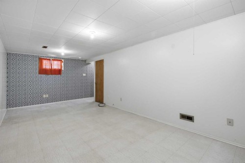 120 Glenpatrick Drive Sw, Calgary, AB - Indoor Photo Showing Other Room