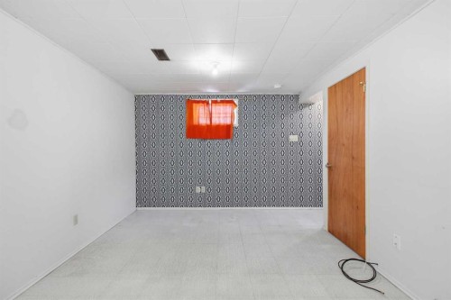 120 Glenpatrick Drive Sw, Calgary, AB - Indoor Photo Showing Other Room