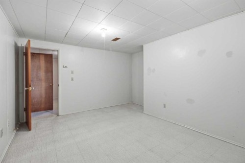 120 Glenpatrick Drive Sw, Calgary, AB - Indoor Photo Showing Other Room