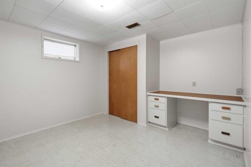 120 Glenpatrick Drive Sw, Calgary, AB - Indoor Photo Showing Other Room