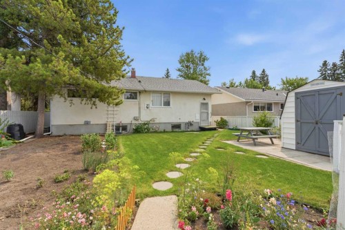 120 Glenpatrick Drive Sw, Calgary, AB - Outdoor