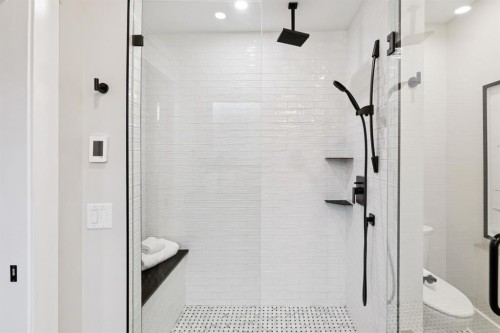 3607 7 Street Sw, Calgary, AB - Indoor Photo Showing Bathroom