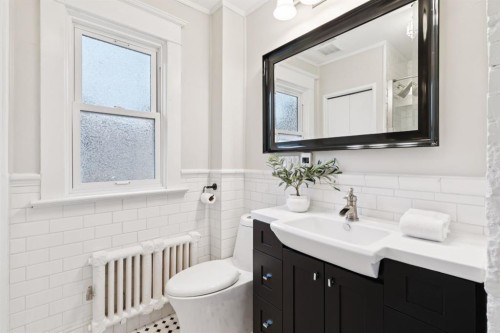 3607 7 Street Sw, Calgary, AB - Indoor Photo Showing Bathroom