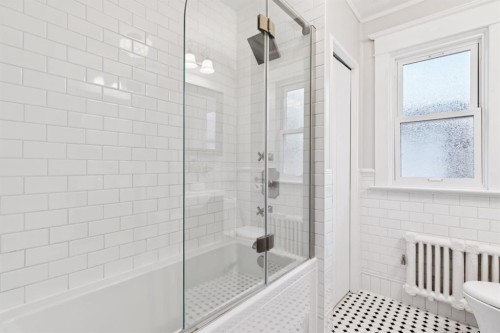3607 7 Street Sw, Calgary, AB - Indoor Photo Showing Bathroom