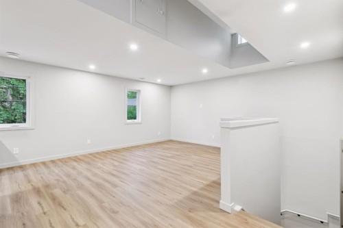 3607 7 Street Sw, Calgary, AB - Indoor Photo Showing Other Room