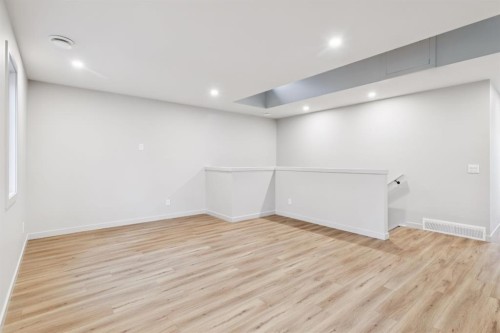 3607 7 Street Sw, Calgary, AB - Indoor Photo Showing Other Room