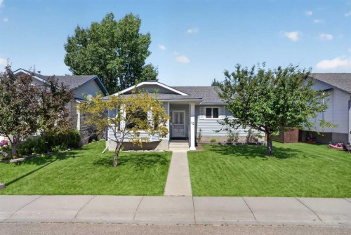 42 West Boothby Crescent  Cochrane, AB T4C 1L9