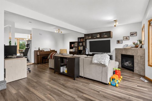 592 Regal Park Ne, Calgary, AB - Indoor Photo Showing Living Room With Fireplace