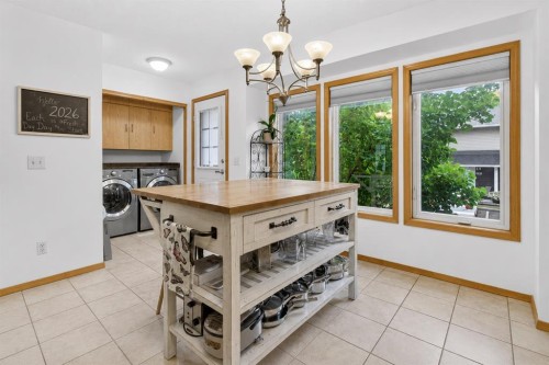 592 Regal Park Ne, Calgary, AB - Indoor
