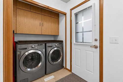 592 Regal Park Ne, Calgary, AB - Indoor Photo Showing Laundry Room