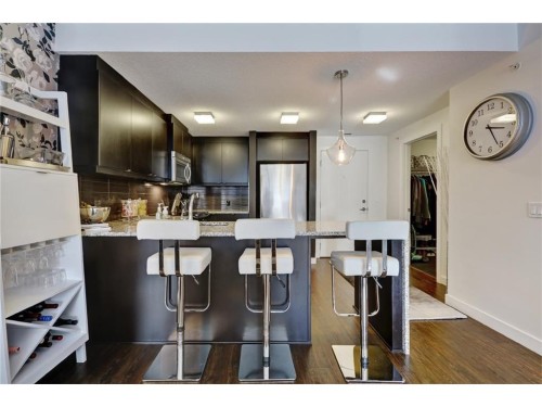 313-25 Aspenmont Heights Sw, Calgary, AB - Indoor Photo Showing Other Room