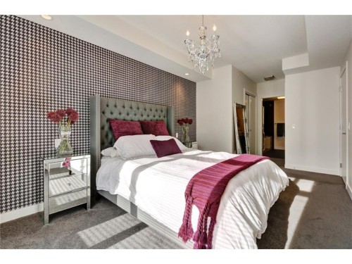 313-25 Aspenmont Heights Sw, Calgary, AB - Indoor Photo Showing Bedroom