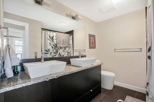 313-25 Aspenmont Heights Sw, Calgary, AB - Indoor Photo Showing Garage
