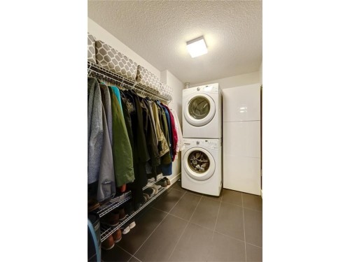 313-25 Aspenmont Heights Sw, Calgary, AB - Indoor Photo Showing Garage