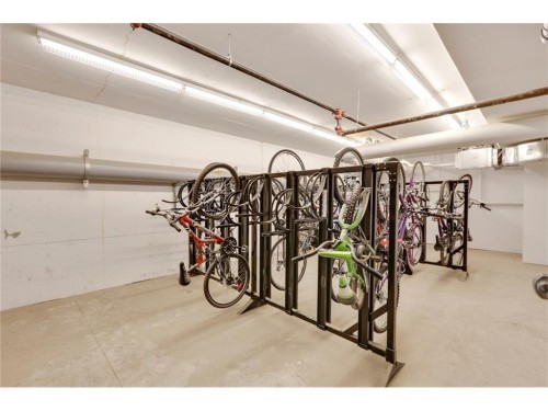 313-25 Aspenmont Heights Sw, Calgary, AB - Indoor Photo Showing Gym Room